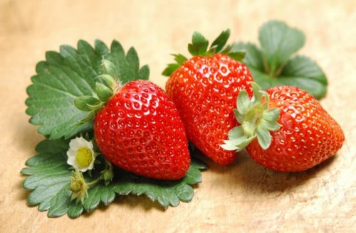 关于吃草莓的说说 吃草莓晒朋友圈句子
